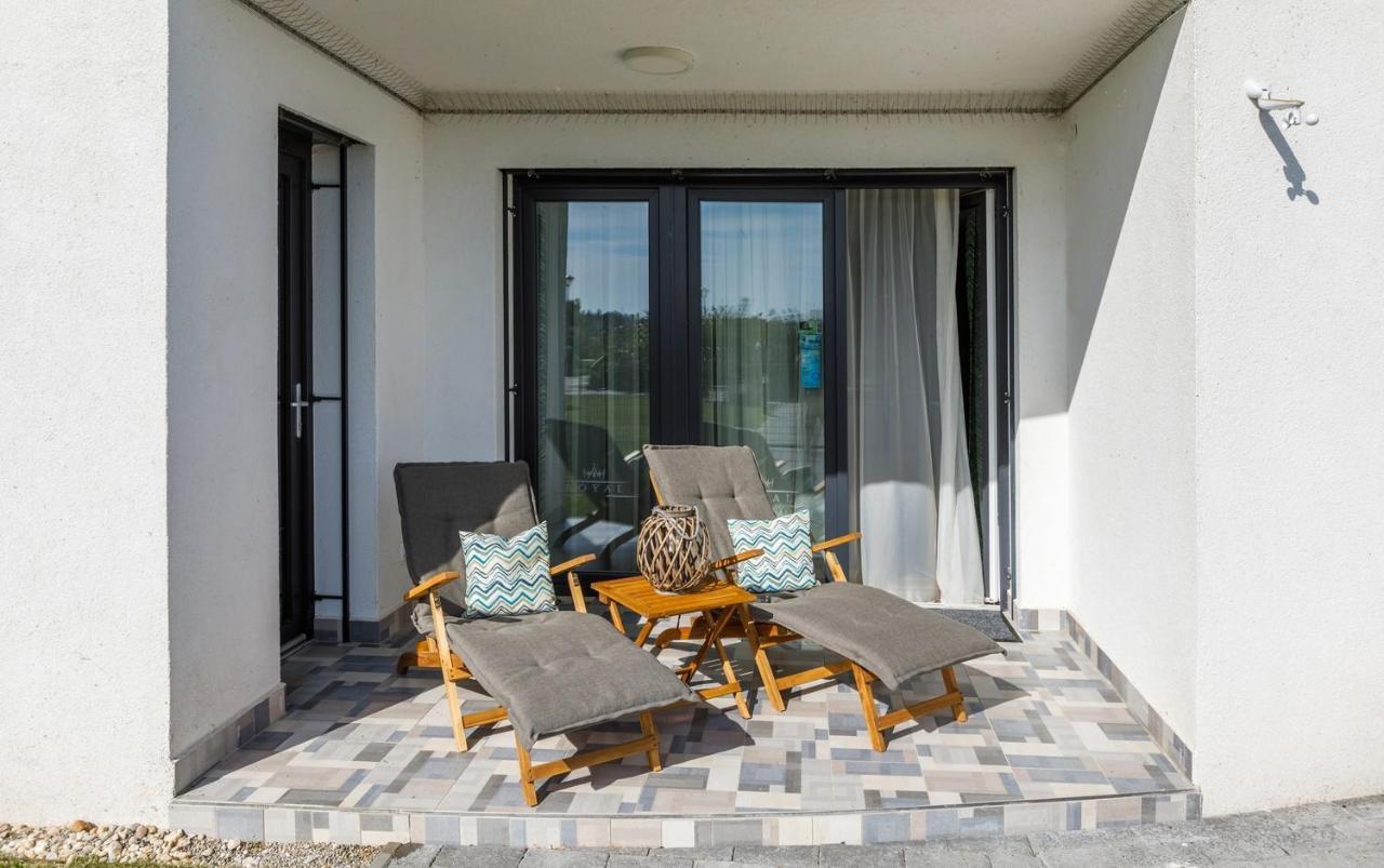 Royal Cafe Apartman Keszthely Extérieur photo